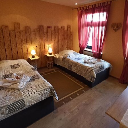 Haus Oberkassel Hotel Бон Екстериор снимка