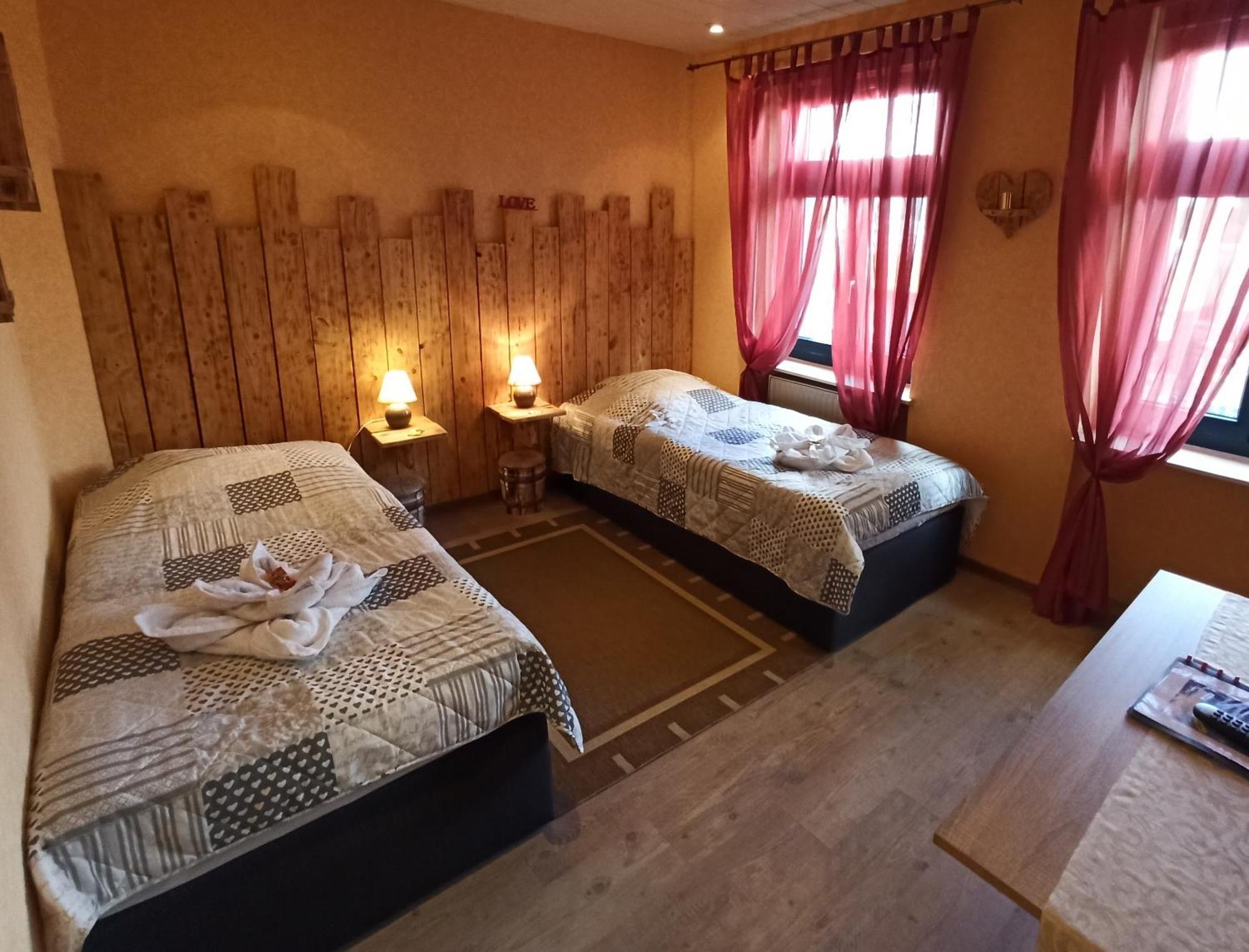 Haus Oberkassel Hotel Бон Екстериор снимка