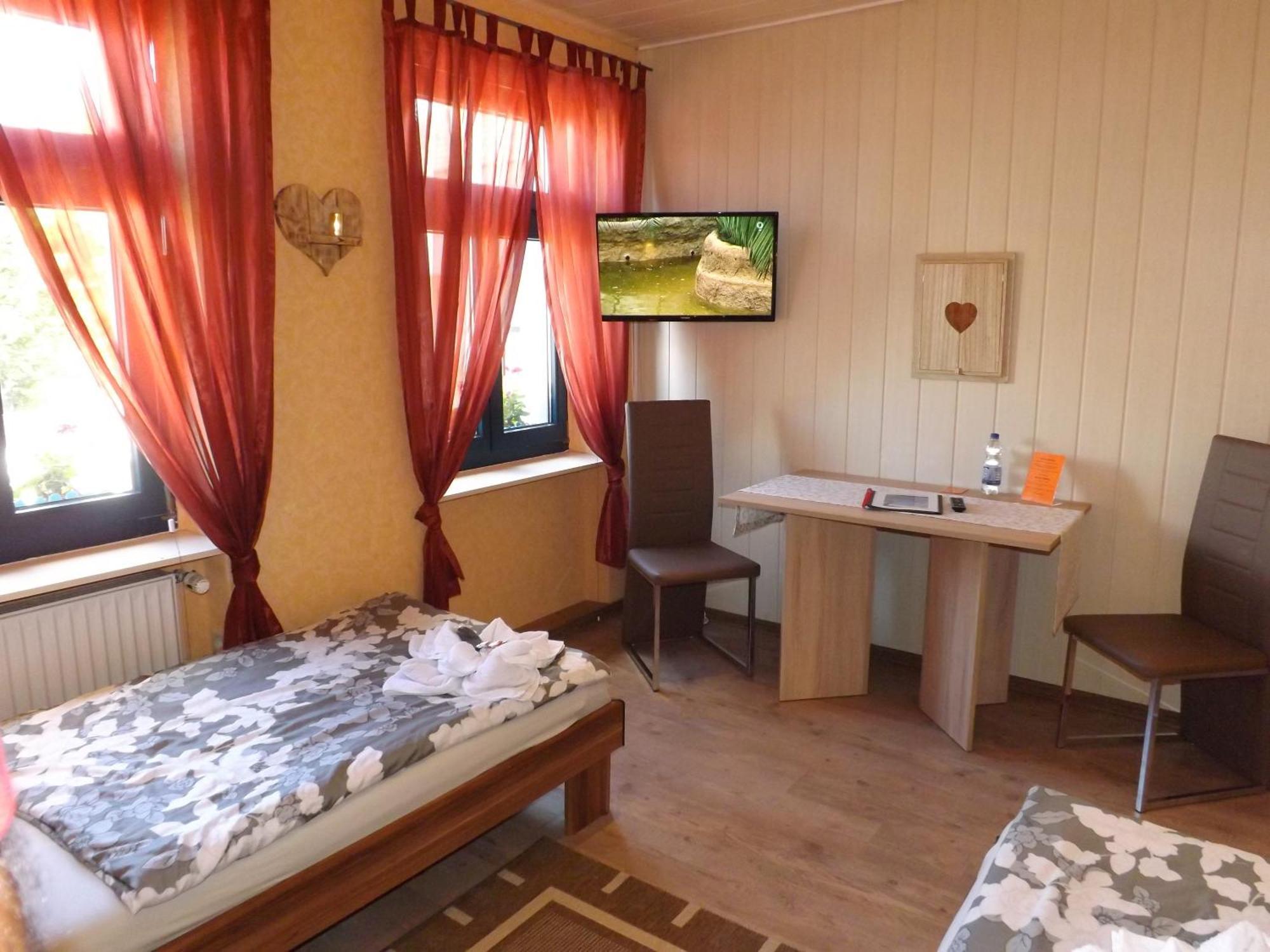 Haus Oberkassel Hotel Бон Екстериор снимка