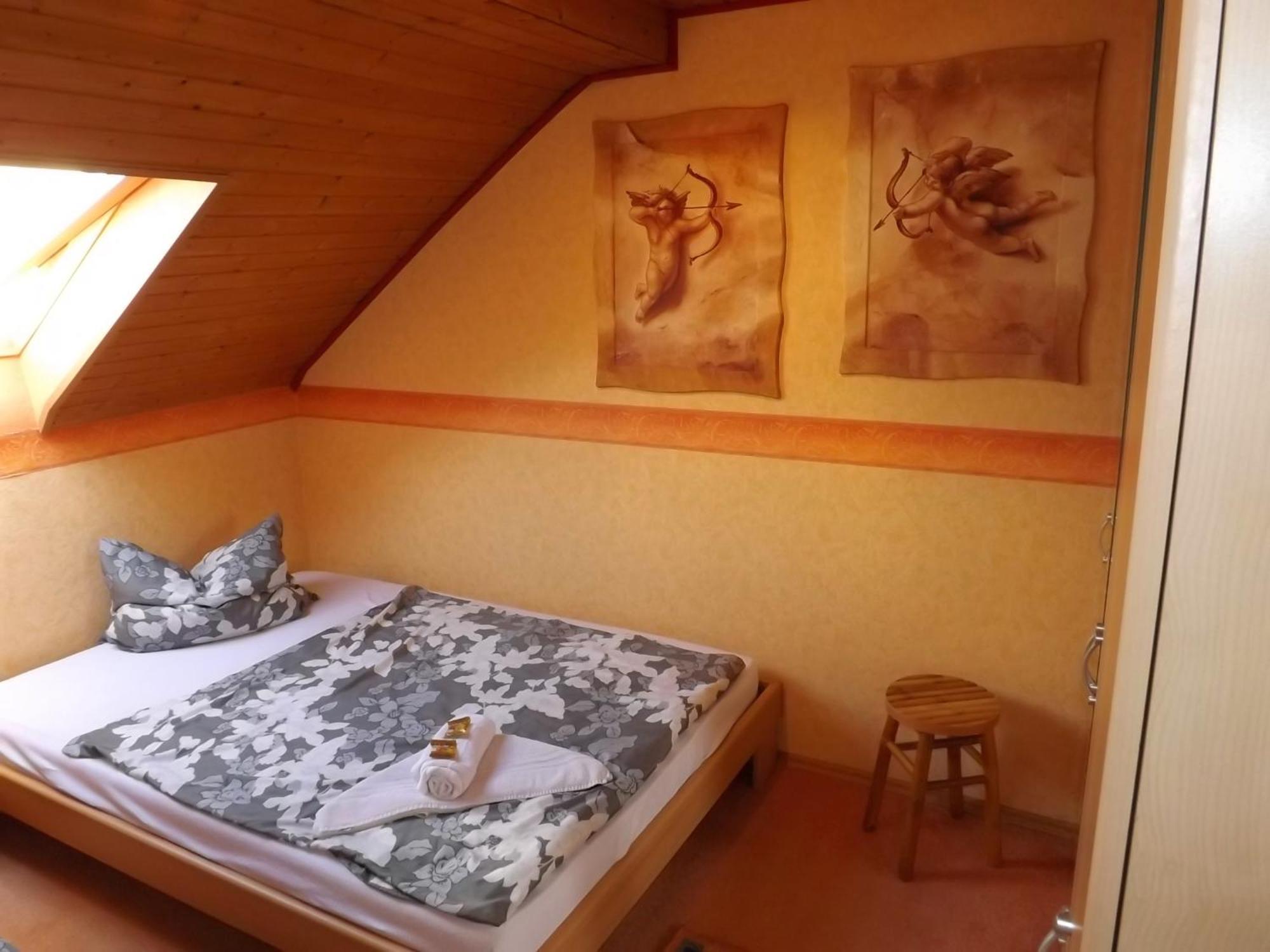 Haus Oberkassel Hotel Бон Екстериор снимка