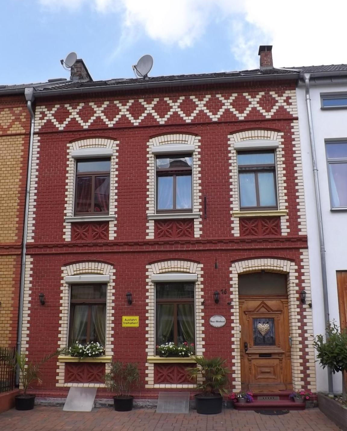 Haus Oberkassel Hotel Бон Екстериор снимка