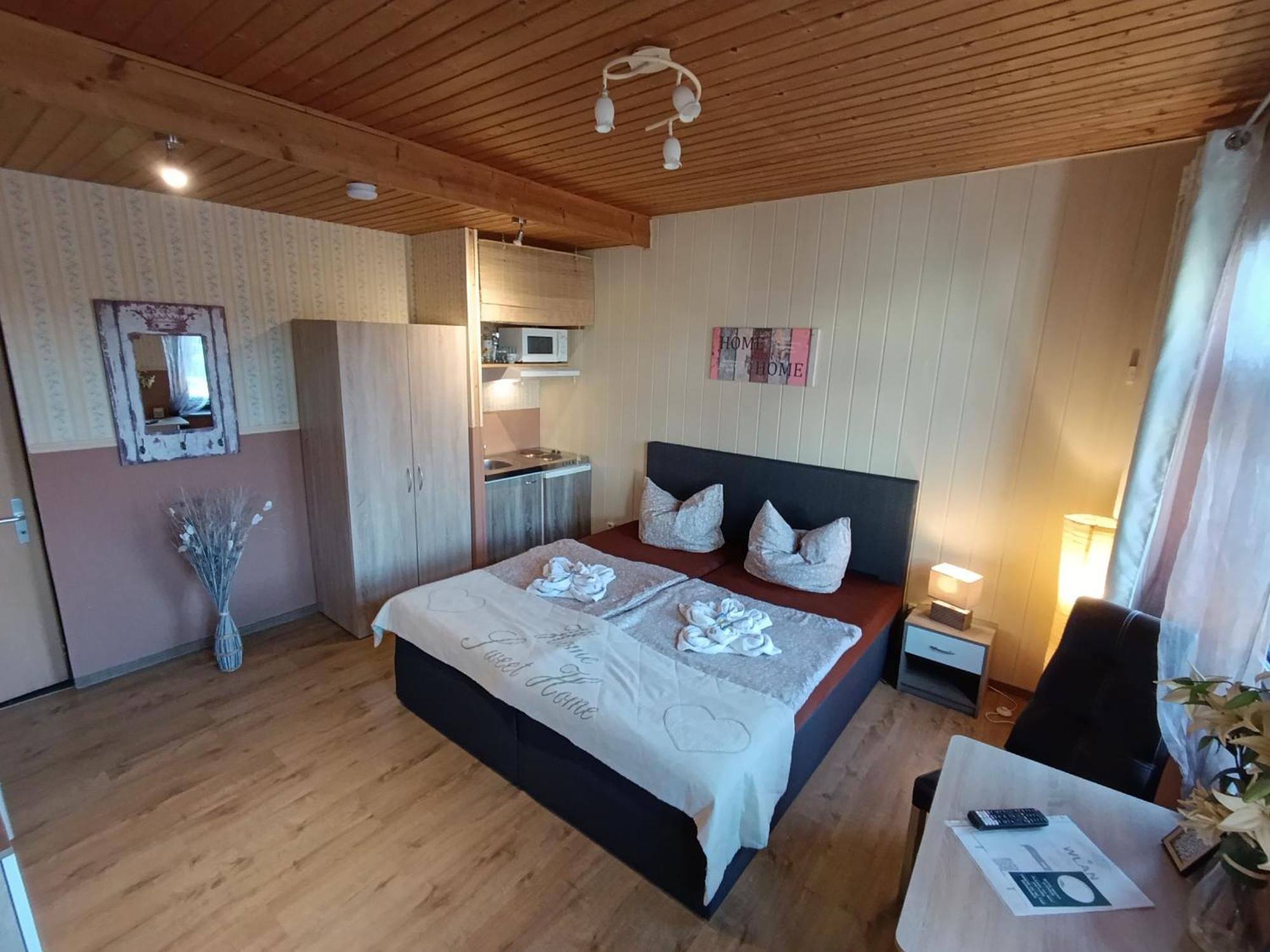 Haus Oberkassel Hotel Бон Екстериор снимка