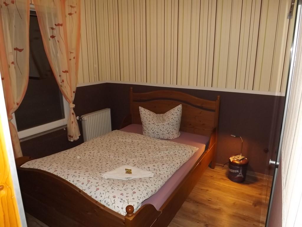 Haus Oberkassel Hotel Бон Екстериор снимка