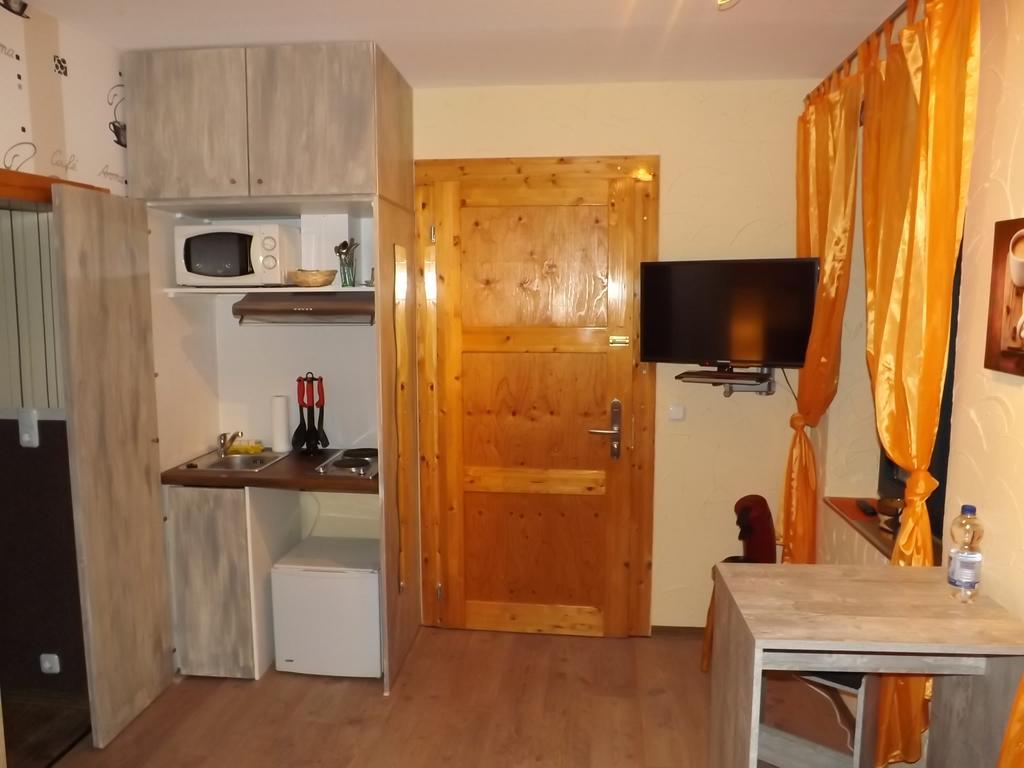 Haus Oberkassel Hotel Бон Екстериор снимка