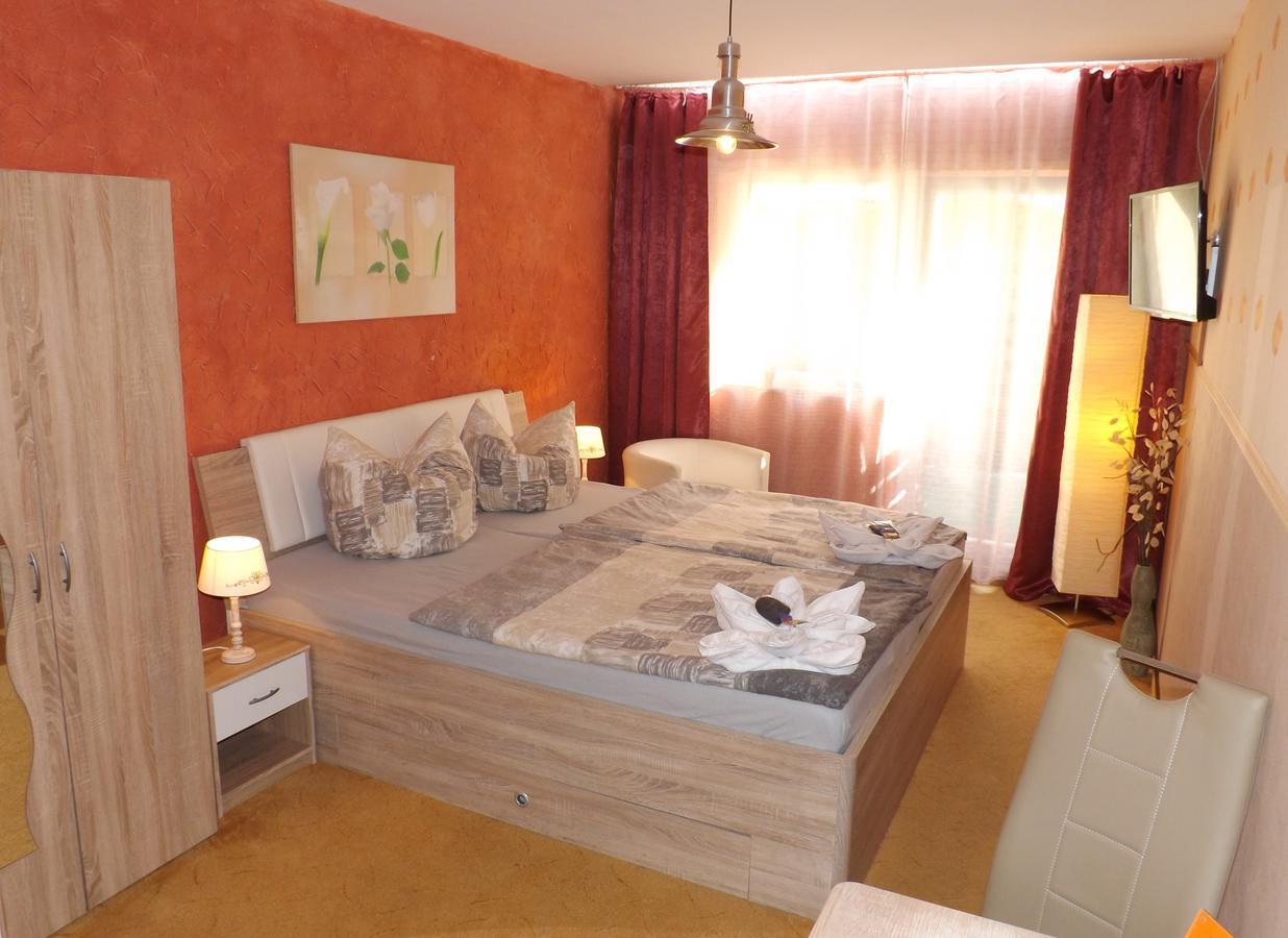 Haus Oberkassel Hotel Бон Екстериор снимка