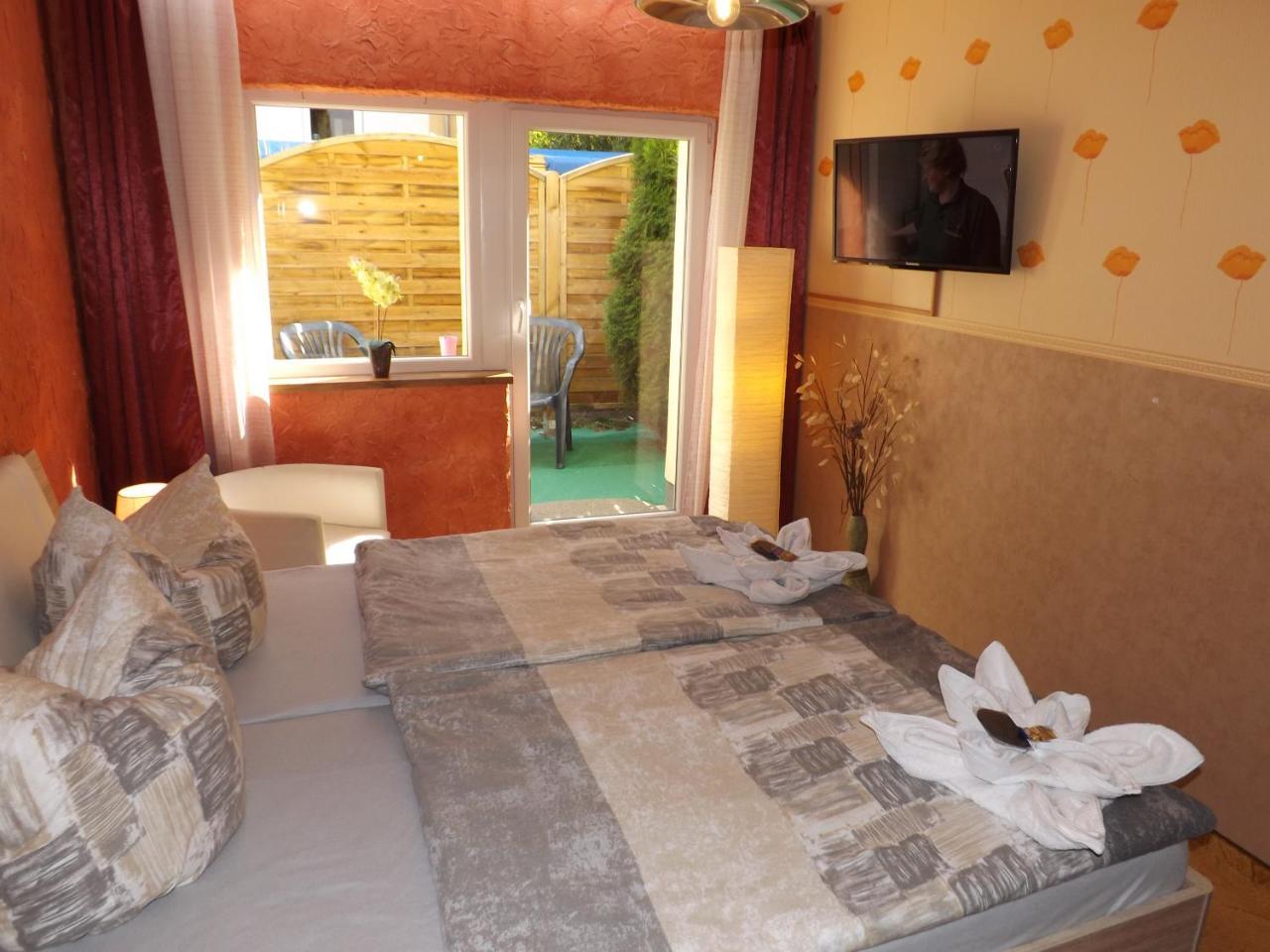 Haus Oberkassel Hotel Бон Екстериор снимка